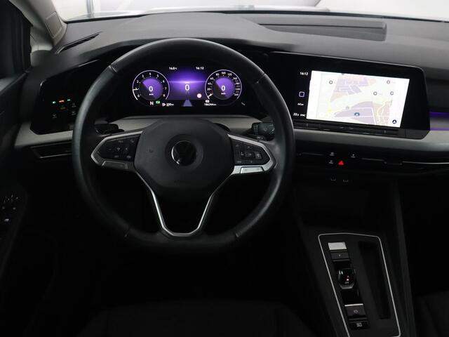 Volkswagen GOLF 1.0 eTSI Life | Camera | Carplay | Navigatie | Sfeerverlichting | Parkeerhulp | Adaptive cruise | Digital Cockpit | Climate control | Bluetooth | Full LED