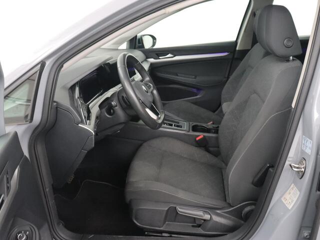 Volkswagen GOLF 1.0 eTSI Life | Camera | Carplay | Navigatie | Sfeerverlichting | Parkeerhulp | Adaptive cruise | Digital Cockpit | Climate control | Bluetooth | Full LED
