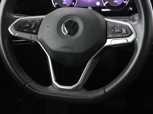 Volkswagen GOLF 1.0 eTSI Life | Camera | Carplay | Navigatie | Sfeerverlichting | Parkeerhulp | Adaptive cruise | Digital Cockpit | Climate control | Bluetooth | Full LED