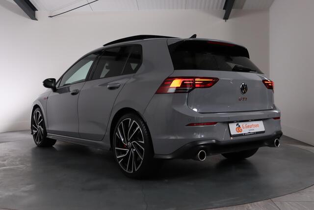 Volkswagen GOLF 8 2.0 TSI GTI 245 PK Panoramadak, Camera, Carplay, ACC, Blind spot, Moonstone Grey