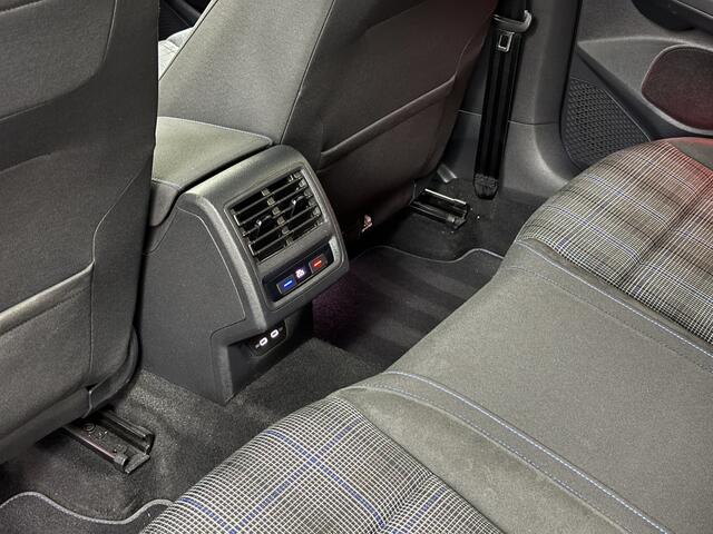 Volkswagen GOLF 1.4 eHybrid GTE | IQ-Light | ACC | 19'' | GTI Diffuser | Trekhaak | Stuurwielverwarming | Achteruitrij-Camera | 3-Zone Clima | Carplay | Sfeerverlichting | Draadloos Laden |