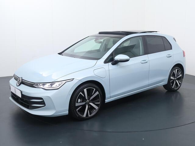 Volkswagen GOLF 1.5 eHybrid Life Edition | 204 PK | Automaat | Panoramadak | Achteruitrij camera | Actieve Cruisecontrol |