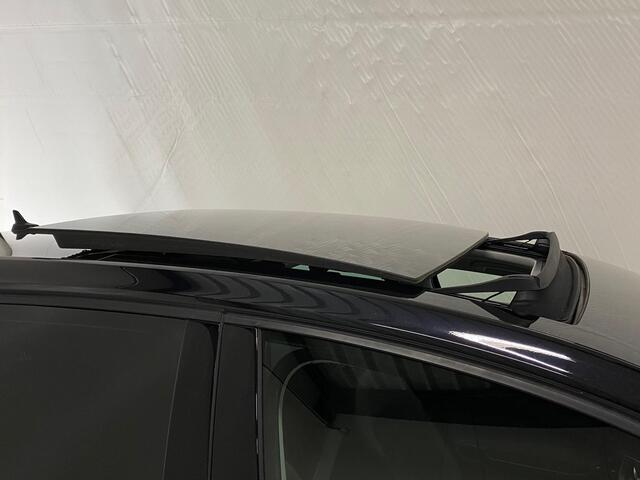 Volkswagen GOLF 1.5 TSI Highline Business R -Line App-connect Panodak Trekhaak 18inch LED Virtual Massagestoel