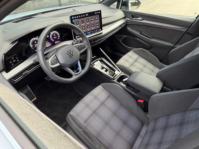 Volkswagen GOLF 1.5 eHybrid GTE 272pk | Led IQ light | Trekhaak | Head-up | Dode hoek | Camera | Rijklaar incl. verlengde garantie