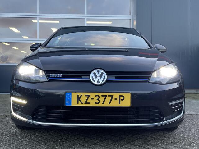 Volkswagen GOLF 1.4 TSI GTE Connected Series - Navigatie - Lederen bekleding - Climate Controle - Dode hoek waarschuwing