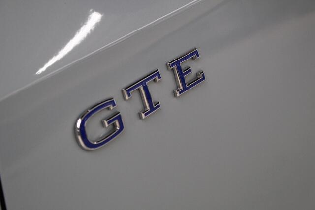Volkswagen GOLF 1.5 eHybrid 272PK GTE Navigatie | Trekhaak | Camera | HUD | Adaptief onderstel | 18" Velgen