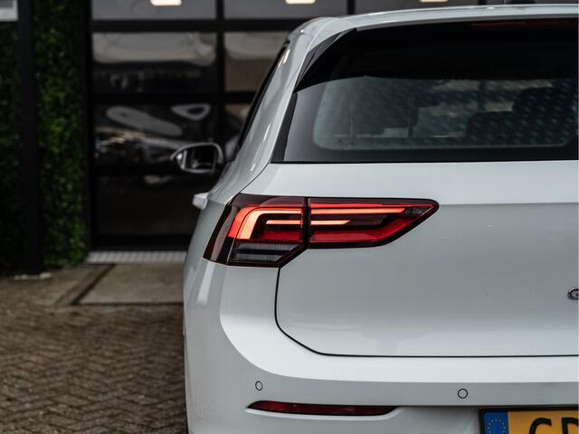 Volkswagen GOLF 1.0 eTSI DSG Active | Clima | Ambient |
