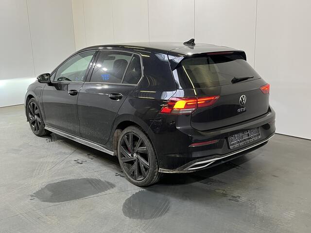 Volkswagen GOLF 1.4 eHybrid GTE / AUTOMAAT/ 245 PK/ PARK. SENSOREN/ LEDEREN MEMORY SEATS/ IQ. LIGHT/ DODE HOEK/ STOELVERWARM & VENTILATIE/ ADAPT. CRUISE/ STUURVERWARM./ TRAVEL ASSIST/ APP CONNECT/ NAVI/ CLIMA/ DAB/ 18" LMV