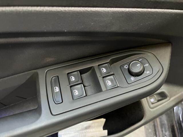 Volkswagen GOLF 1.4 eHybrid GTE / AUTOMAAT/ 245 PK/ PARK. SENSOREN/ LEDEREN MEMORY SEATS/ IQ. LIGHT/ DODE HOEK/ STOELVERWARM & VENTILATIE/ ADAPT. CRUISE/ STUURVERWARM./ TRAVEL ASSIST/ APP CONNECT/ NAVI/ CLIMA/ DAB/ 18" LMV