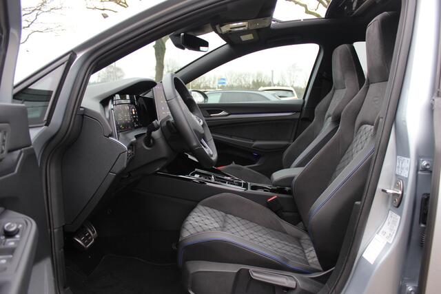 Volkswagen GOLF 1.5 eTSI R-Line Edition / Trekhaak / Panoramadak / 360Camera / Keyless / Matrix LED / 18'' / CarPlay / Stoelverwarming / DAB / ACC