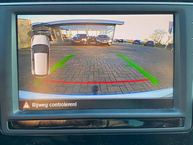 Volkswagen GOLF 1.4 TSI ACT Business Edition Highline Camera Trekhaak 18inch Navi Massagesportstoel Keyless Stoelverwarming