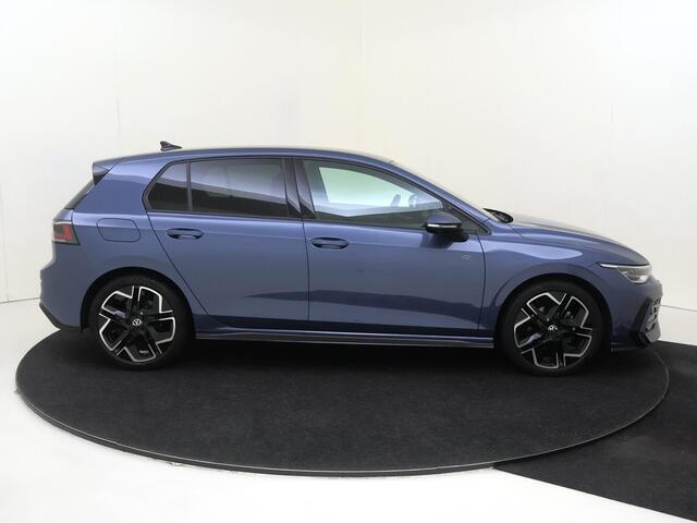 Volkswagen GOLF 1.5 eTSI R-Line Edition 1.5 eTSI R-Line | Navigatie | Parkeersensoren | Adaptieve cruise control | Sfeerverlichting | CarPlay | Draadloze telefoonlader |