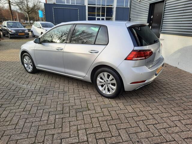Volkswagen GOLF 1.0 TSI Comfortline. Navigatie PDC App. Carplay.