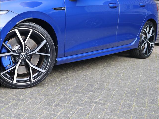 Volkswagen GOLF 2.0 TSI R 4Motion | DCC | H&K | 100% Historie | / Panoramadak / LED / 19 Inch / Head-Up Display / Sportstoelen / Stoelverwarming / Stuurwiel Verwarmd / Dodehoek Detectie