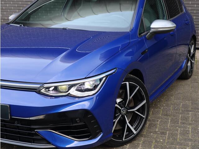 Volkswagen GOLF 2.0 TSI R 4Motion | DCC | H&K | 100% Historie | / Panoramadak / LED / 19 Inch / Head-Up Display / Sportstoelen / Stoelverwarming / Stuurwiel Verwarmd / Dodehoek Detectie