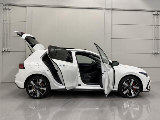 Volkswagen GOLF 1.4 eHybrid GTE PANO/HEAD-UP/IQ-LIGHT/TREKHAAK/CAMERA/ACC/STOEL+STUURVERW./SFEER/CARPLAY/18"/VOLLEDIG VW DEALER HISTORIE