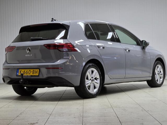 Volkswagen GOLF 1.0 TSI Life/ Dealer Onderhouden!/ Trekhaak/ LED Koplampen/ Elek.Stoel+Memory/ Virtual Cockpit/ Apple+Android/ Stoel+Stuurverw./ Sportstoel/ 16''LMV/ Clima/ Navi/ Cruise.Adaptief/ Bluetooth/ PDC V+A.