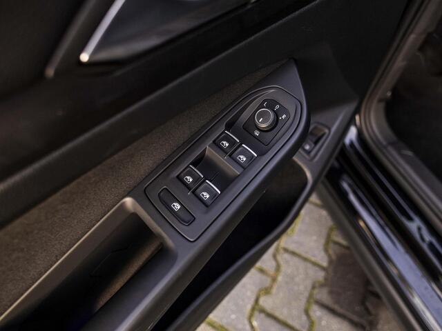 Volkswagen GOLF 1.4 eHybrid GTE volledig akrapovic. sport pakket.