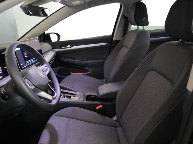 Volkswagen GOLF 1.5 eHybrid Life Edition 204 pk Automaat (DSG) | Verlengde garantie | Navigatie via App | Parkeersensoren (Park assist) | Achteruitrijcamera | Stoelverwarming |