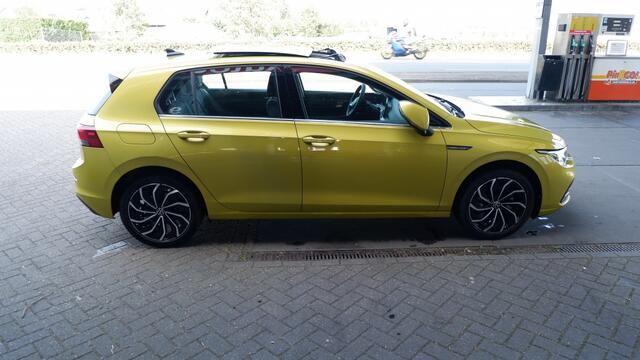 Volkswagen GOLF 1.5 eTSI Style Pano/ACC/Trekhaak/Navi/Massage/Lane-ass