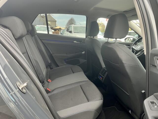 Volkswagen GOLF 1.5 eTSI 150PK Automaat Carplay Pano Stoelverwarming