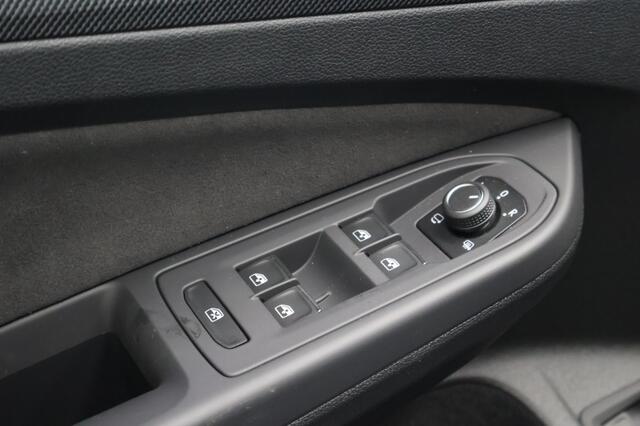 Volkswagen GOLF 1.5 eHybrid GTE 272pk | Matrix LED | ACC | Apple Carplay