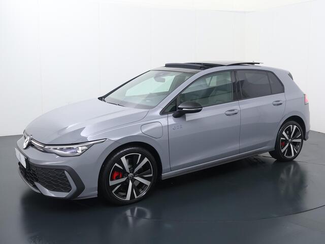 Volkswagen GOLF 1.5 eHybrid GTE | 272 PK | SoH 100% | Panoramadak | Head-up display | IQ.Light Matrix LED | 18" LM velgen |