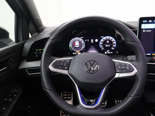 Volkswagen GOLF 1.5 eHybrid GTE | 272 PK | SoH 100% | Panoramadak | Head-up display | IQ.Light Matrix LED | 18" LM velgen |