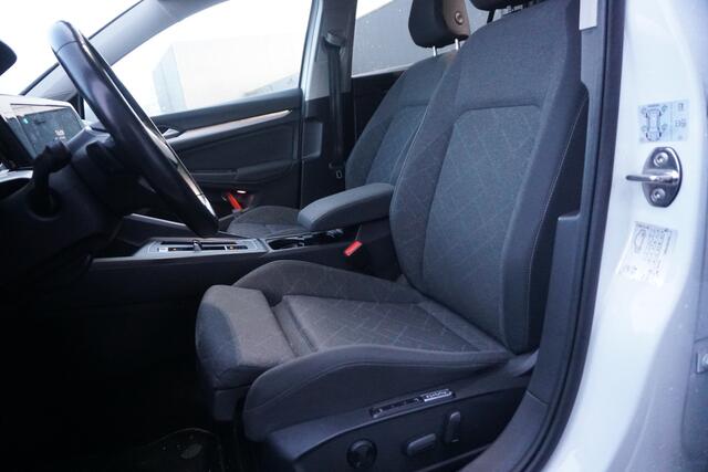 Volkswagen GOLF Variant 1.0 eTSI Life Automaat | TREKHAAK | CARPLAY | COMFORT STOEL |