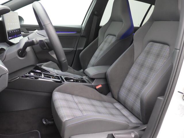 Volkswagen GOLF 1.5 eHybrid GTE 272PK Pano-Schuifdak, Black Style, Head-Up Display, Matrix-LED Verlichting, Keyless, Achteruitrijcamera, 18" LM Velgen