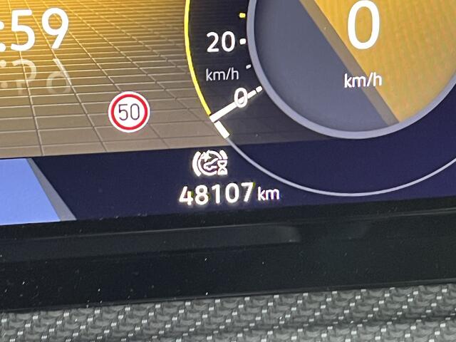 Volkswagen GOLF Variant 1.5 eTSI R-Line / AUTOMAAT/ PANO/ IQ. LIGHT V & A/ STUUR + STOEL VERWARM./ CAMERA/ ACC/ APP CONNECT/ RIJ-MODI/ DIGITAL DASH/ NAVI/ CLIMA/ DAB/ 17'' LMV