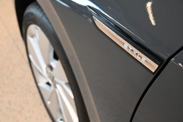 Volkswagen GOLF 1.5 TSI 130pk Style | NL-auto | IQ. Light | Camera | Elek. stoel + memory | 100% (Dealer) onderhouden label