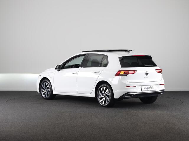 Volkswagen GOLF 1.4 eHybrid Style 204 pk Automaat (DSG) | Navigatie | Panoramadak | Parkeersensoren | Adaptieve cruise control | Stoelverwarming |