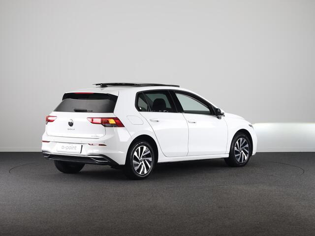 Volkswagen GOLF 1.4 eHybrid Style 204 pk Automaat (DSG) | Navigatie | Panoramadak | Parkeersensoren | Adaptieve cruise control | Stoelverwarming |