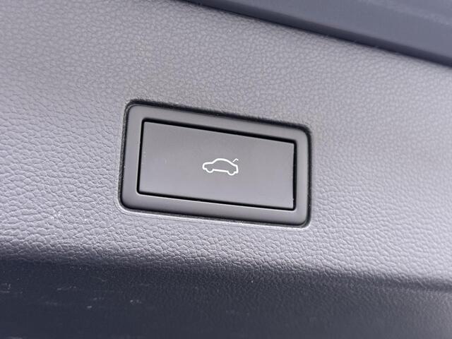 Volkswagen GOLF Variant 1.5 eTSI R-Line Trekhaak | Pano Dak | Camera | Navigatie |