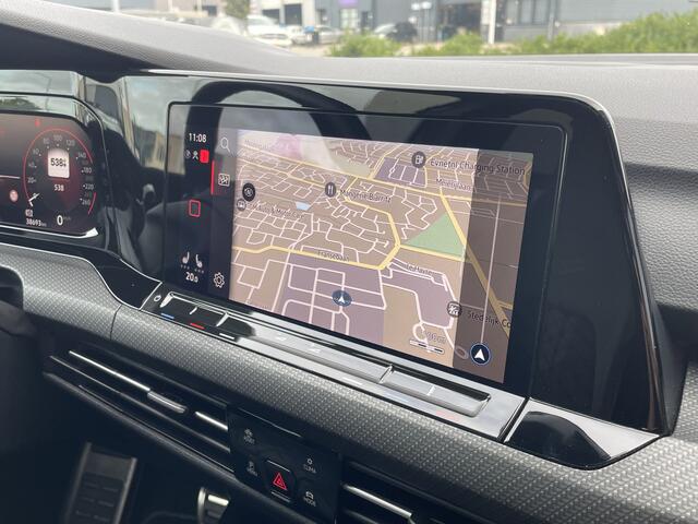 Volkswagen GOLF 8 1.5 eTSI 150pk DSG / Aut. R-Line Panoramadak Camera 19" Estoril 65dkm!!