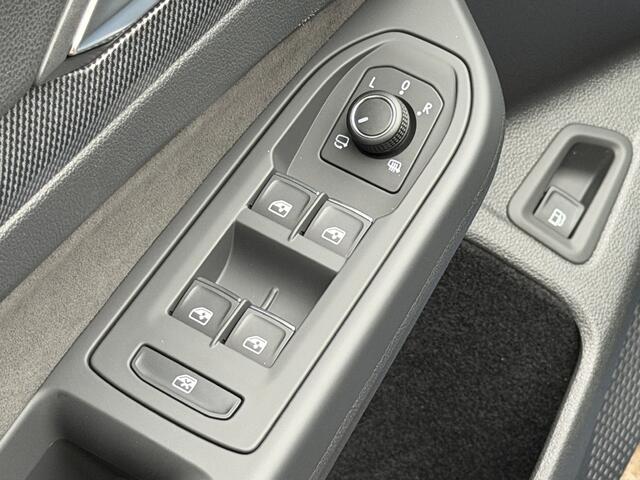 Volkswagen GOLF 1.5 eHybrid GTE | Black Style | IQ light | Camera | Head-up | Rijklaar incl. garantie