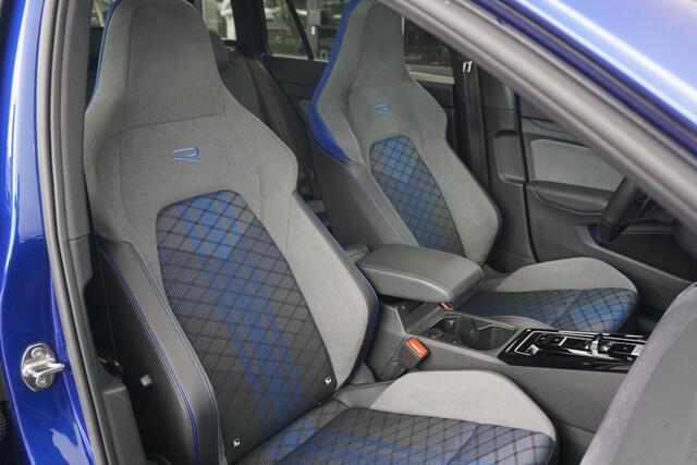 Volkswagen GOLF 2.0 TSI R 4Motion | Performance Pack | PANO | Trekhaak