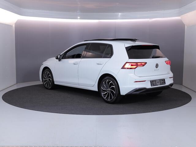 Volkswagen GOLF 1.5 eTSI Life United 150 pk Automaat (DSG) | Navigatie | Panoramadak | Parkeersensoren (Park assist) | Matrix LED koplampen | Stoelverwarming |