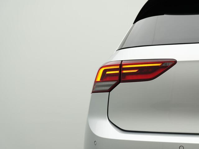 Volkswagen GOLF 1.0 TSI 110 pk Life Business | Geheugen-/massagestoel | Stuur-/stoelverwarming | Achteruitrijcamera | Adaptive Cruise | Navigatie