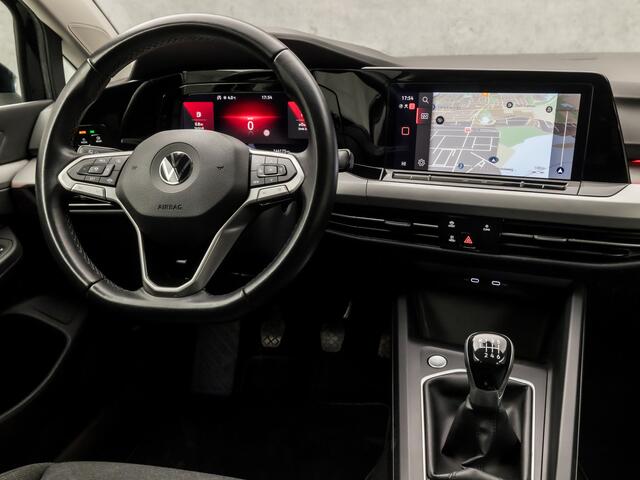 Volkswagen GOLF 1.0 TSI Sport (APPLE CARPLAY, GROOT NAVI, SFEERVERLICHTING, KEYLESS, PARKEERSENSOREN, SPORTSTOELEN, LM VELGEN, GETINT GLAS, NIEUWSTAAT)