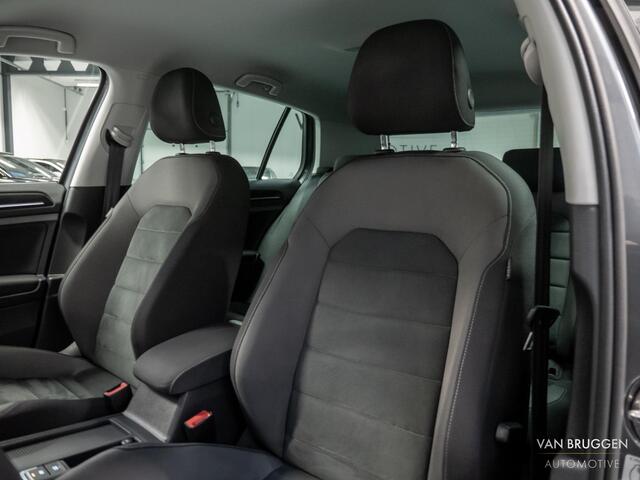 Volkswagen GOLF 1.0 TSI Highline Virtual NAP 18" CarPlay ACC 1-Eigenaar