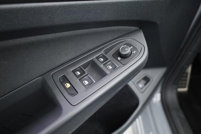 Volkswagen GOLF 1.4 eHybrid GTE | Pano | IQ. Light | Stoel- Stuurverw. | 19'' | PDC | Apple CarPlay | Navi |