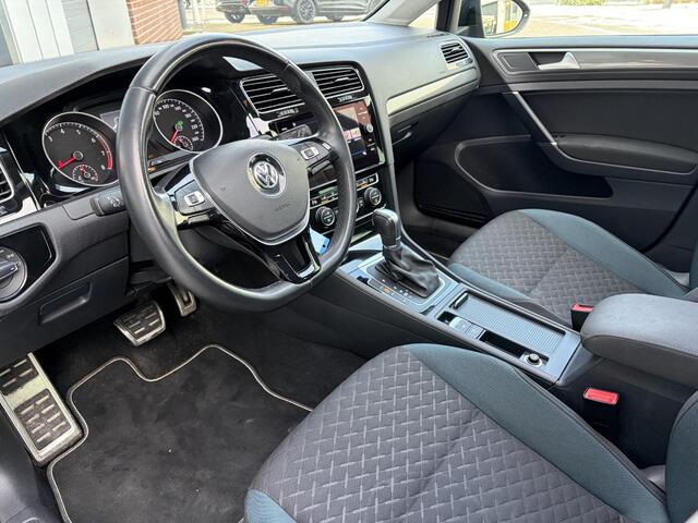 Volkswagen GOLF 1.5 TSI Highline Business R Line | Pano | Climate | Parkeer sensoren | dodehoek |