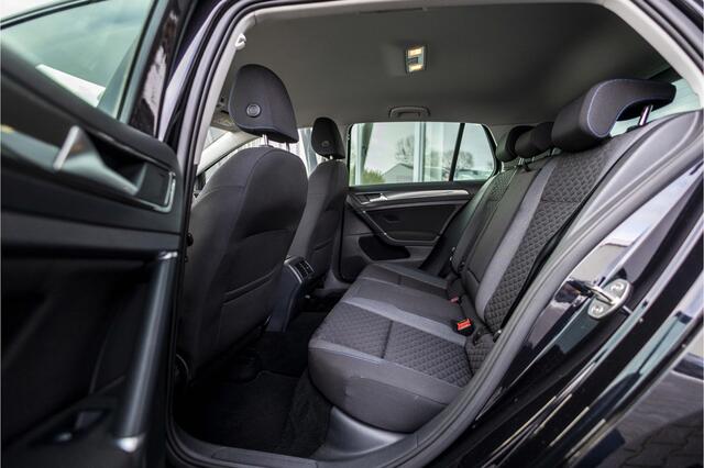 Volkswagen GOLF 1.0 TSI Comfortline | Stoelverwarming | Adaptieve cruise | Parkeersens. V + A