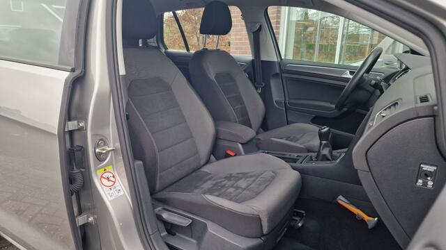 Volkswagen GOLF 1.0 TSI Comfortline Business, Navigatie, Stoelverwarming, NL Aut