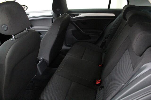 Volkswagen GOLF 1.0 TSI Trendline Navigatie | Parkeersensoren | Automatische Klimaatbeheersing