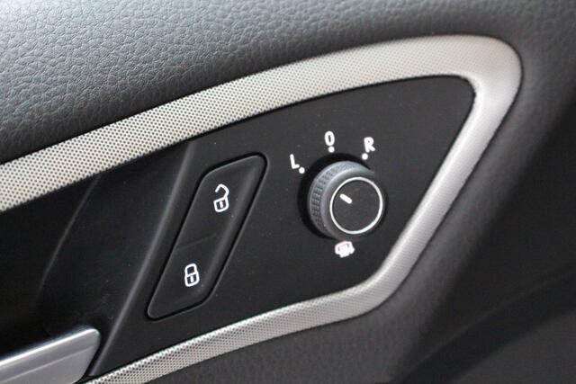 Volkswagen GOLF 1.0 TSI Trendline Navigatie | Parkeersensoren | Automatische Klimaatbeheersing