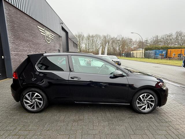 Volkswagen GOLF 1.0 TSI Trendline | 2E EIGENAAR | 12MND GARANTIE | ADAPTIEF CRUISE | PANODAK | DAB | STOELVERWARMING |