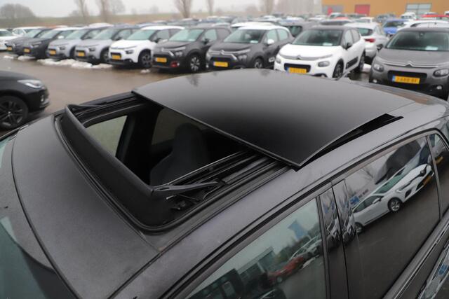 Volkswagen GOLF 1.5 eTSI R-Line Business+ 150PK DSG Automaat Panoramadak Sfeerverlichting LED 18 inch Carplay Android